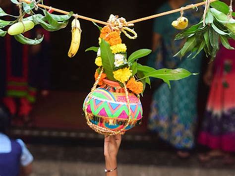 Krishna Janmashtami Dahi Handi : कोरोना की वजह से इस बार घरों में ही फूटेगी दही हांडी - Krishna ...