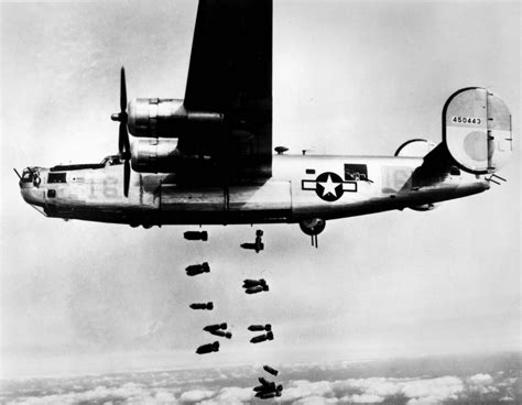 A II. világháború lexikonja: B-24 bombázó repülőgép