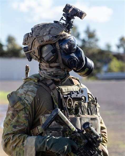 Australian Special Forces operator using the newly issued AirBoss LBM (Low Burden Mask). The LBM ...