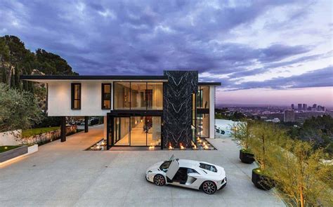 Sumptuous luxury modern home with views over the LA skyline