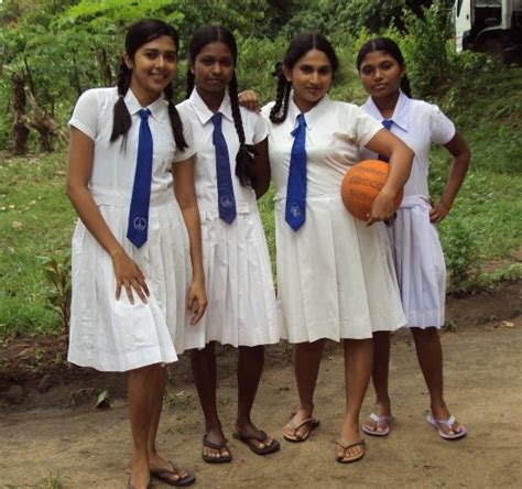 Sri Lankan School girls - 1 | Sri Lankan & Desi Indian Girls