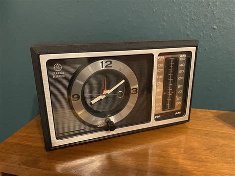 Vintage GE Clock Radio - $4.99 at Value Village : ThriftStoreHauls