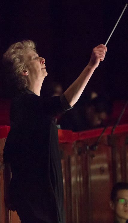 Female Conductors Search for Equality at Highest Level - The New York Times