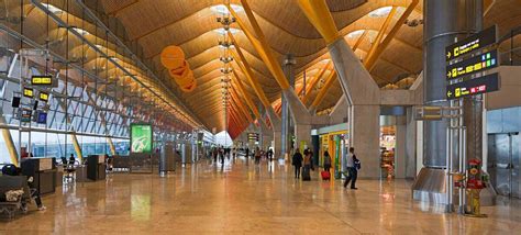 Terminal T1 del Aeropuerto de Madrid Barajas - Flightradars24.es