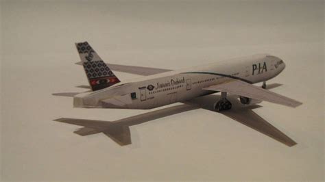 BOEING 777 200 PAPER MODEL (PAKISTAN INTERNATIONAL AIRLINES)