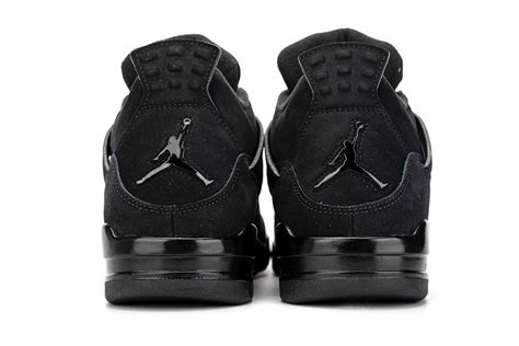 La Air Jordan 4 Black Cat fera son comeback en 2020