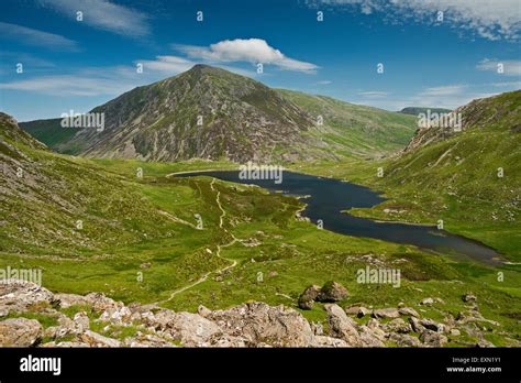 Cwm Idwal Ogwen Snowdonia North Wales Uk Llyn Idwal Lake, Pen yr Ole ...