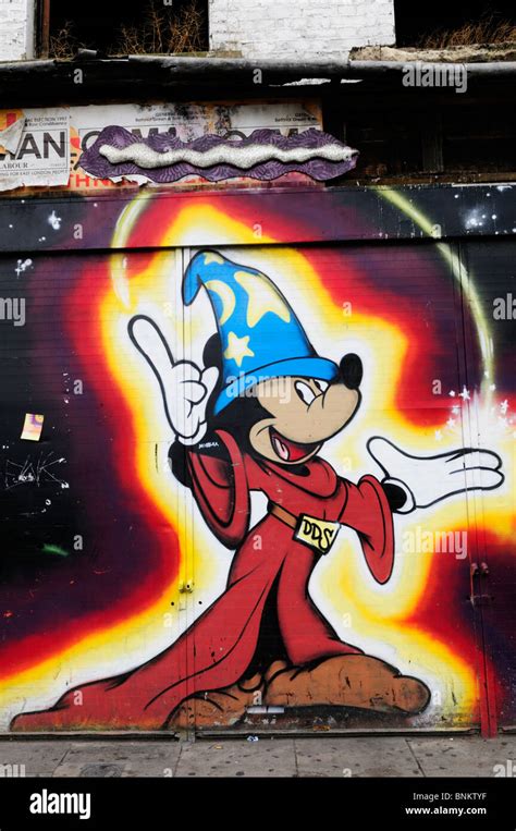 Mickey mouse graffiti fotografías e imágenes de alta resolución - Alamy