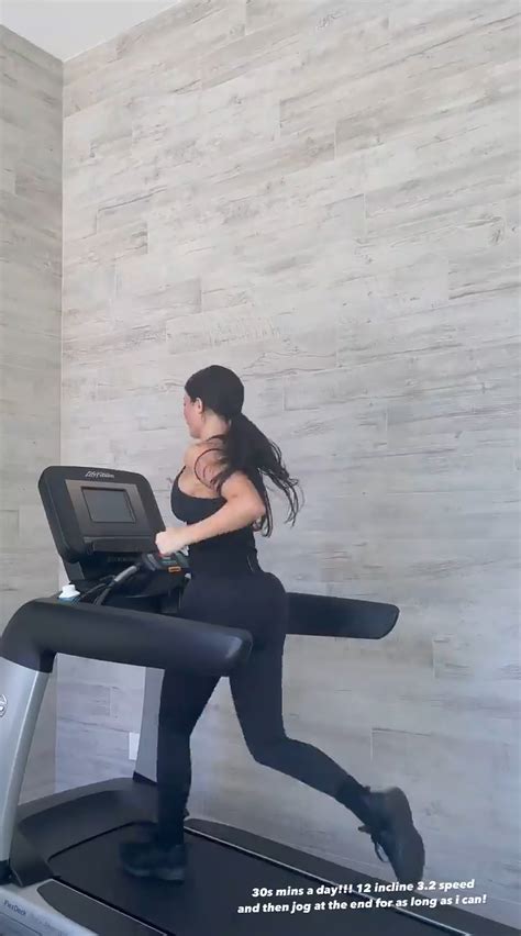 Kylie Jenner Workout Routine Photos: Abs, Outfits, More