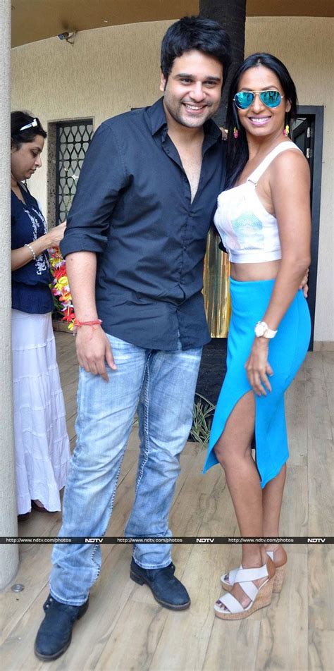 Kashmira Shah posed with Krushna Abhishek | Veethi