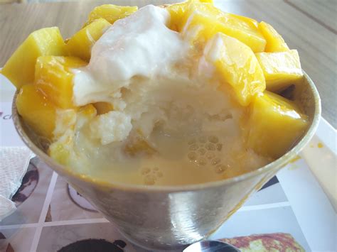 [I Ate] Mango Bingsu -- Korean Shaved Ice Dessert | Desserts, Shaved ice, Bingsu