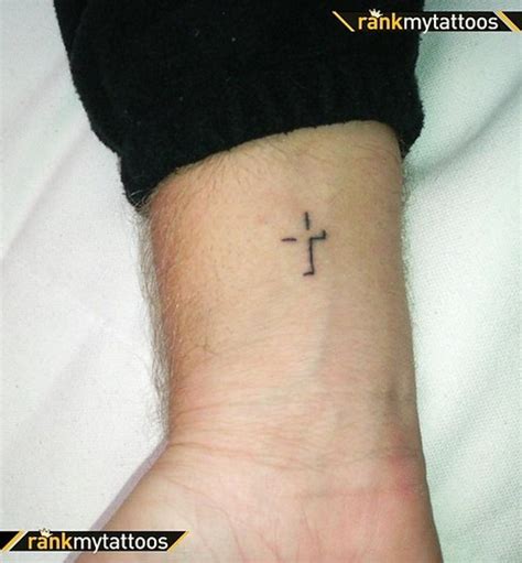 47 Stylish Cross Tattoos For Wrists