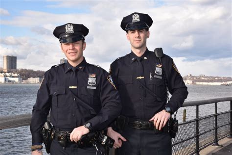 NYPD Officers Rescue Man In Hudson River - Breaking911