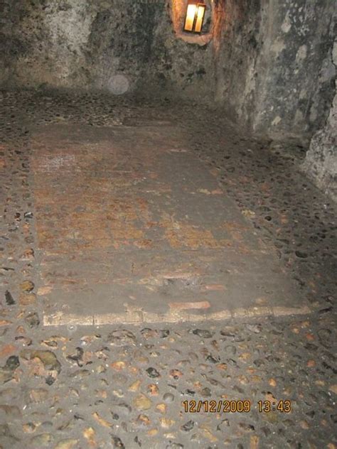 Norwich Castle Dungeon | slab in floor is where they used to… | Flickr