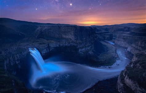 Night Waterfall Wallpaper