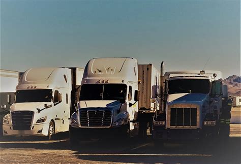 Droves of Truckers Headed to Ottawa to Challenge Border Vaccine Mandate | CFNR Network