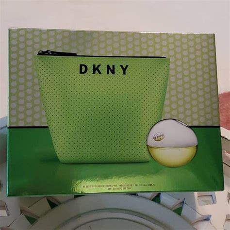 Be Delicious 1.0 oz + a DKNY cosmetics pouch Both... - Depop