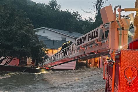 Flash flooding leaves at least 2 reportedly dead in Connecticut ...