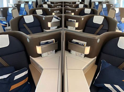 Lufthansa's Boeing 787 Business Class: Exactly As Expected - One Mile ...