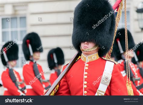 5,643 Buckingham palace guards Stock Photos, Images & Photography | Shutterstock