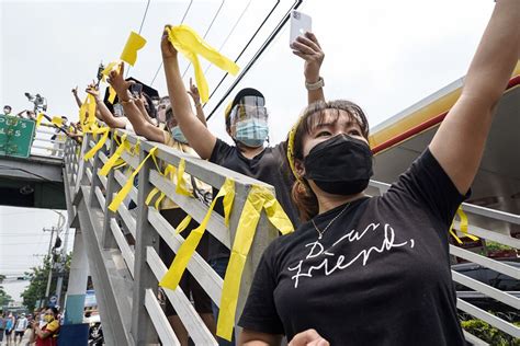 Yellow ribbons, water salutes as Noynoy Aquino laid to rest | ABS-CBN News