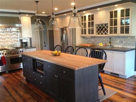 55 Inspiring Black Quartz Kitchen Countertops Ideas - ROUNDECOR in 2020 | Black kitchen island ...