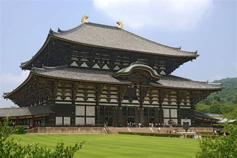 Todai-Ji Buddhist Temple in Nara, Japan : pics