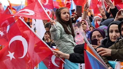 Turkish elections: Erdogan and Kilicdaroglu offer stark choices for presidency - BBC News