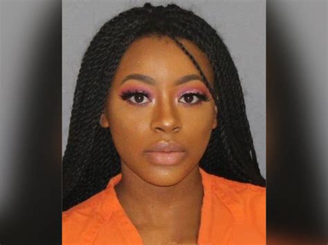 Makeup Artist Mugshot - Mugeek Vidalondon