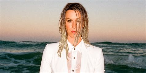 Alanis Morissette on Revisiting 'Jagged Little Pill' and Getting Glittery For Her New Album ...