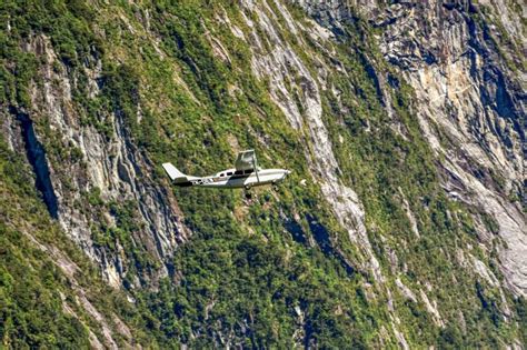 6 BEST Milford Sound Flights (and my personal favorite tour!)