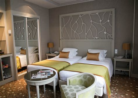 HOTEL ROCHESTER - CHAMPS ELYSEES | O'Bon Paris | Easy to be Parisian