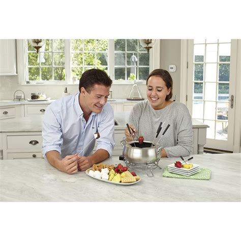 This 3-quart electric fondue pot set is perfect for chocolate, cheese ...