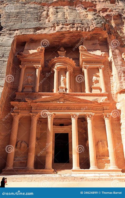 The Treasury in Petra stock image. Image of jordan, mountain - 34624899