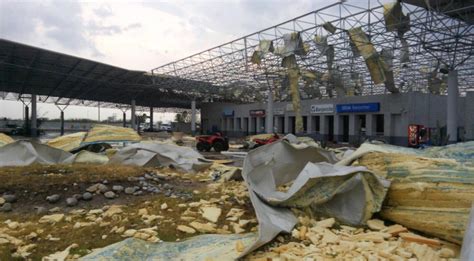 Destructive tornado hits Nuevo Laredo in Mexico closing down US border ...