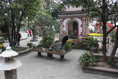 The World Tastes Good: Visiting Temples in Hanoi During Tet (Part 2)