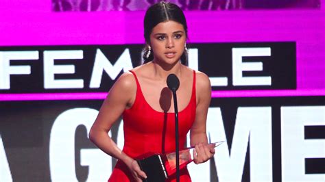 Selena Gomez caps off AMA win with emotional speech: 'You don't have to ...