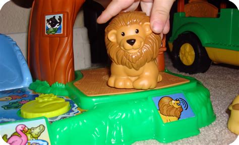 Review: Bring Your Animals to Life with the Little People Zoo Talkers ...