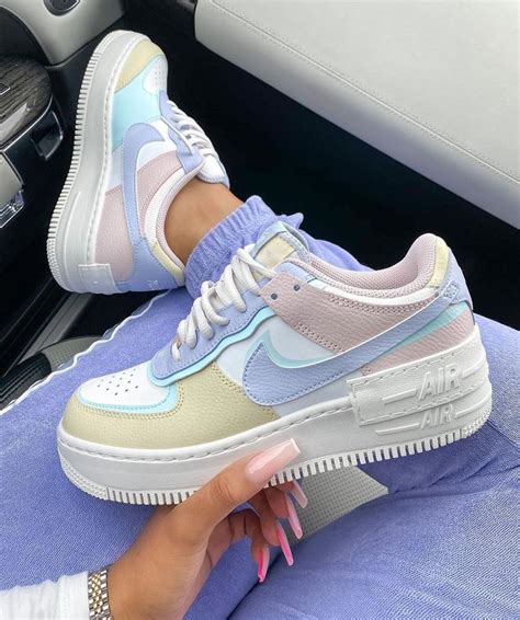 Wethenew on Instagram: “Pastel shades 🍭 ⠀⠀⠀⠀⠀⠀⠀⠀⠀⠀⠀⠀⠀⠀⠀⠀⠀⠀ La Nike Air Force 1 Shadow Pastel est ...