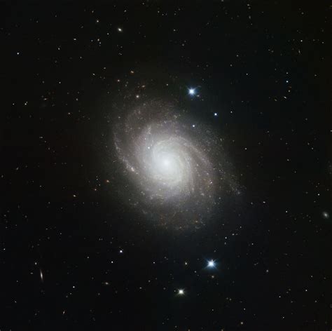 HAWK-I Hunts Down Spiral Galaxies in Stunning Detail - Universe Today