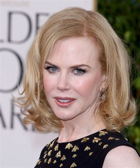 Nicole Kidman Medium Wavy Formal Layered Bob Hairstyle - Strawberry ...