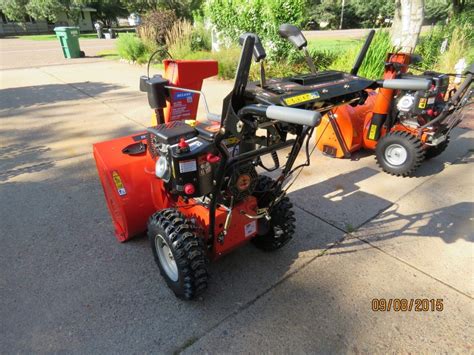 2015 Ariens Deluxe 28 SHO - Picture Review - MovingSnow.com