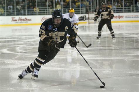 WMU hockey climbs one spot to No. 9 in both major polls - mlive.com