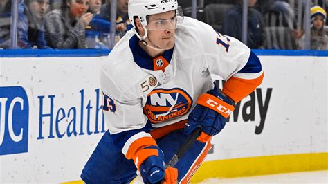 Mat Barzal planning to return to New York Islanders lineup for Game 1