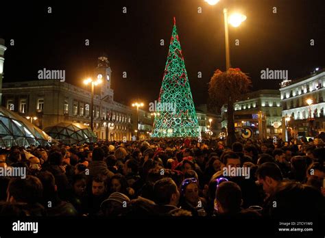 Madrid, 12/31/2011. New Year's Eve at Puerta del Sol in Madrid. In the image, the public waiting ...