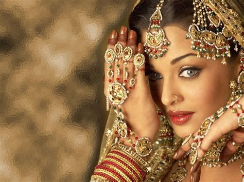 Aishwarya Rai Wallpaper #17 - Apnatimepass.com | Hindu jewelry, Traditional wedding jewellery ...