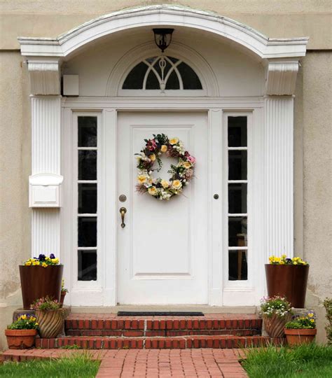 How to Pick a Front Door Color With Feng Shui