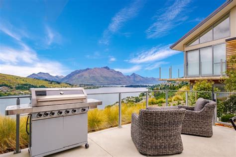 Queenstown Lake Views - Downstairs Apartment, Queenstown (updated ...