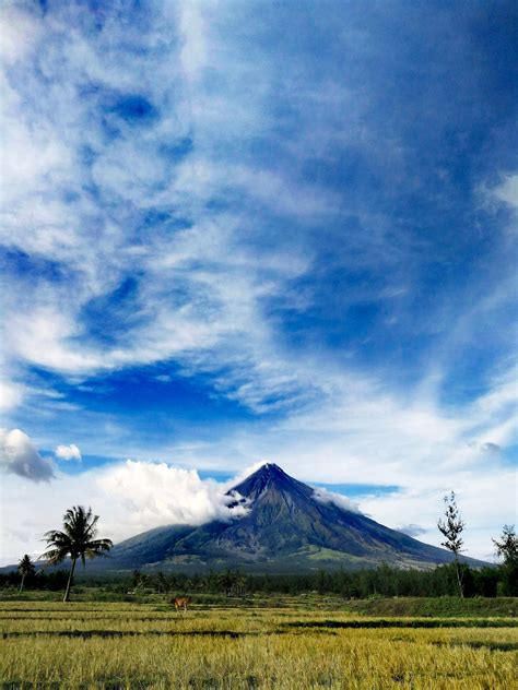 Breathtaking scenery. (Mayon Volcano, Cagsawa Ruins, Albay) : r/Philippines