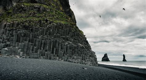 Black sand and basalt columns at Reynisfjara South Iceland [2500x1377 ...